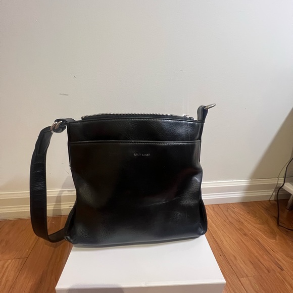 Matt and Nat crossbody purse - Picture 1 of 3